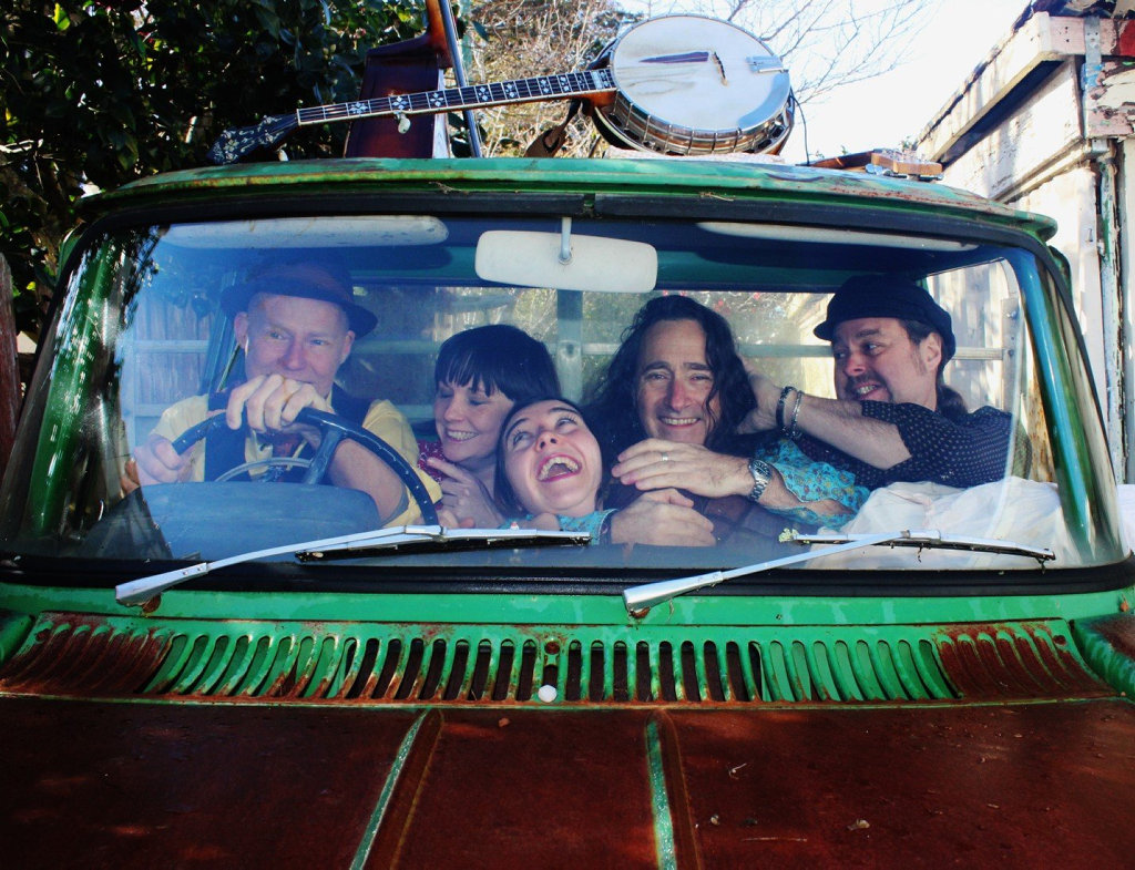 Blue Mountains folk band Lime and Steel. Blue Mountains folk band Lime and Steel.