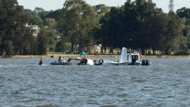 The plane broke into pieces as soon as it hit the water. The plane broke into pieces as soon as it hit the water.