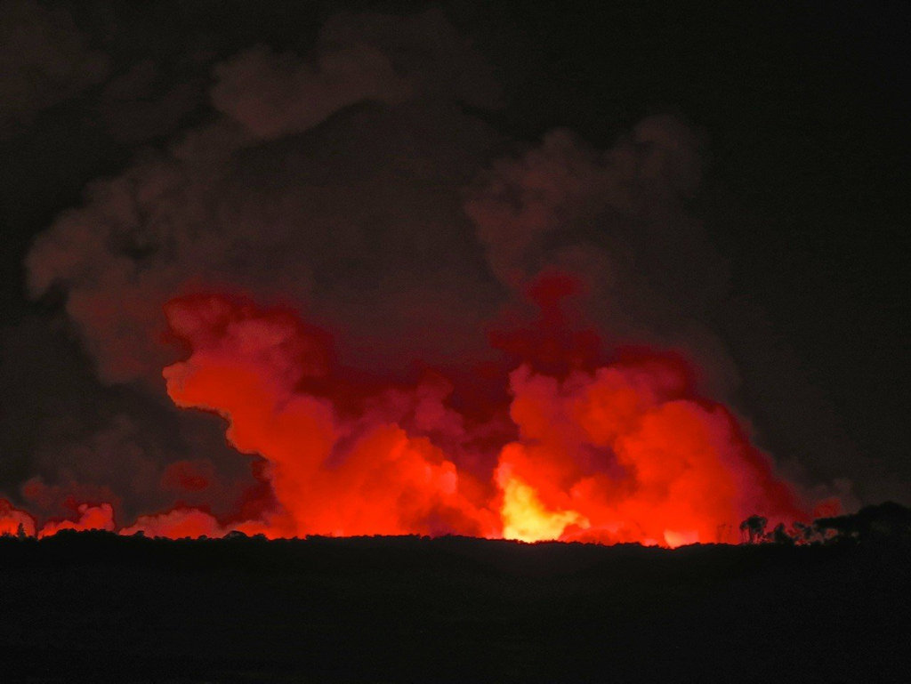 Giant plume from the Fannings Trail fire near Sandon east of Grafton lights up the midnight sky from the lookout at Brooms Head on Monday, 30th January, 2016. Giant plume from the Fannings Trail fire near Sandon east of Grafton lights up the midnight sky from the lookout at Brooms Head on Monday, 30th January, 2016.