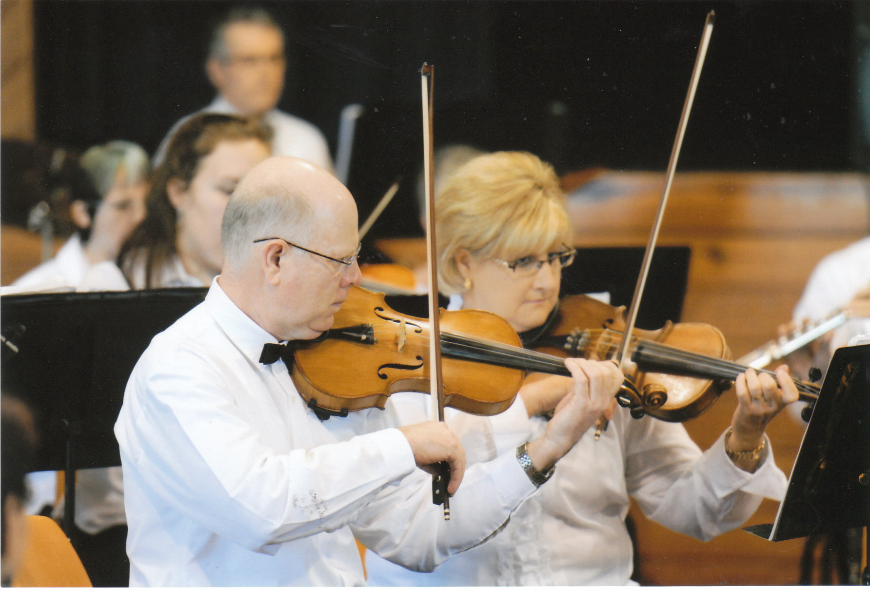 David Lever and Lisa Castro play first violin David Lever and Lisa Castro play first violin